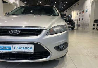 Подержанный автомобиль Ford Focus Sedan 2011 года (8 фото)