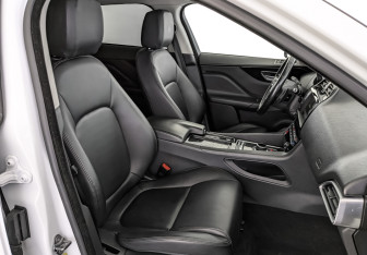 Подержанный автомобиль Jaguar F-Pace 2017 года (24 фото)