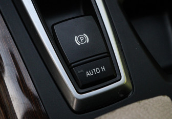Подержанный автомобиль BMW X5 2013 года (14 фото)
