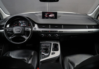 Подержанный автомобиль Audi Q7 2016 года (10 фото)