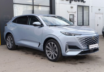 Подержанный автомобиль Changan UNI-K 2023 года (3 фото)