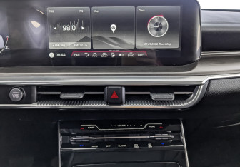 Подержанный автомобиль Kia K5 2022 года (17 фото)