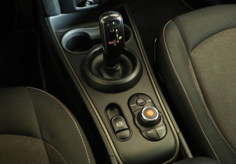 Подержанный автомобиль MINI Countryman 2020 года (19 фото)