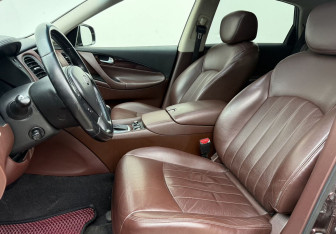 Подержанный автомобиль Infiniti QX50 2016 года (10 фото)