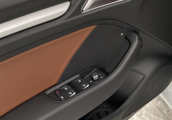 Подержанный автомобиль Audi A3 Sedan 2017 года (17 фото)