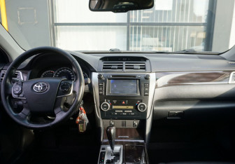 Подержанный автомобиль Toyota Camry Sedan 2014 года (12 фото)