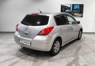 Подержанный автомобиль Nissan Tiida Hatchback 2011 года (5 фото)