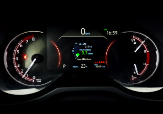 Подержанный автомобиль Toyota RAV4 2021 года (13 фото)