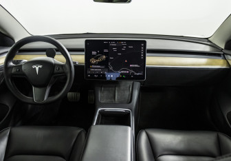 Подержанный автомобиль Tesla Model 3 2021 года (12 фото)