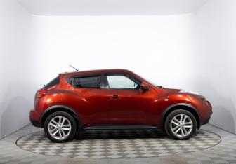 Подержанный автомобиль Nissan Juke 2011 года (4 фото)