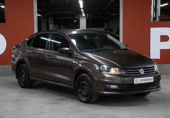 Подержанный автомобиль Volkswagen Polo Sedan 2015 года (3 фото)