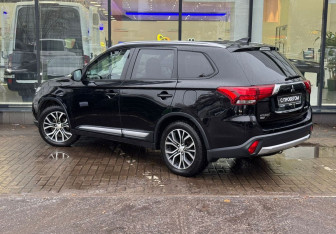 Подержанный автомобиль Mitsubishi Outlander 2018 года (6 фото)