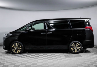 Подержанный автомобиль Toyota Alphard 2019 года (8 фото)
