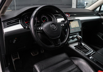 Подержанный автомобиль Volkswagen Passat Wagon 2018 года (13 фото)