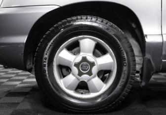 Подержанный автомобиль Hyundai Santa Fe 2002 года (23 фото)