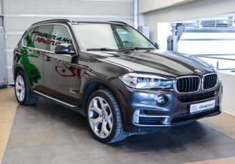 Подержанный автомобиль BMW X5 2016 года (3 фото)