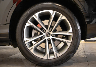 Подержанный автомобиль Audi Q7 2024 года (35 фото)