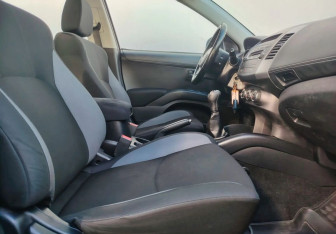 Подержанный автомобиль Mitsubishi Outlander 2011 года (10 фото)