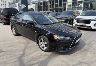 Подержанный автомобиль Mitsubishi Lancer Sedan 2011 года (3 фото)