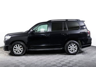Подержанный автомобиль Toyota Land Cruiser Suv 2015 года (8 фото)