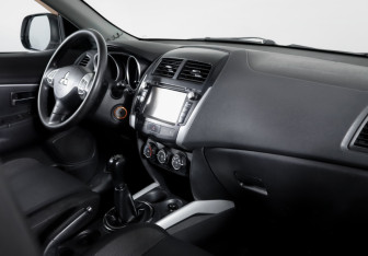 Подержанный автомобиль Mitsubishi ASX 2010 года (9 фото)