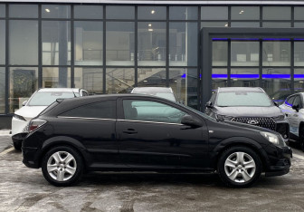 Подержанный автомобиль Opel Astra Hatchback 2010 года (4 фото)