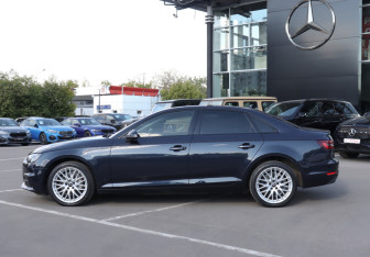 Подержанный автомобиль Audi A4 Sedan 2018 года (8 фото)