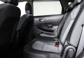 Подержанный автомобиль Nissan Qashqai+2 2011 года (12 фото)