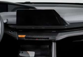 Подержанный автомобиль Changan UNI-V 2023 года (13 фото)