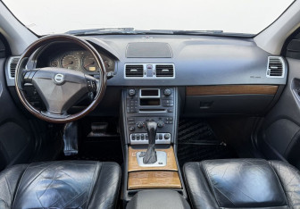 Подержанный автомобиль Volvo XC90 2005 года (12 фото)