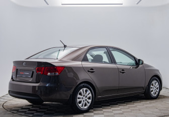Подержанный автомобиль Kia Cerato Sedan 2012 года (5 фото)