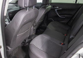 Подержанный автомобиль Opel Insignia Liftback 2011 года (11 фото)