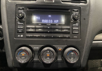 Подержанный автомобиль Subaru XV 2013 года (16 фото)