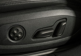 Подержанный автомобиль Audi A4 Sedan 2016 года (15 фото)