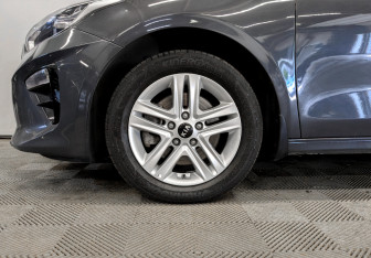 Подержанный автомобиль Kia Ceed Hatchback 2019 года (18 фото)