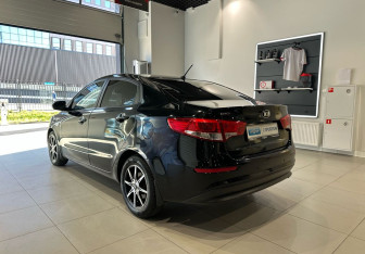 Подержанный автомобиль Kia Rio Sedan 2015 года (6 фото)