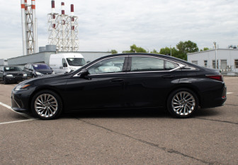 Подержанный автомобиль Lexus ES 2021 года (8 фото)