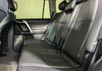 Подержанный автомобиль Toyota Land Cruiser Prado 2012 года (10 фото)
