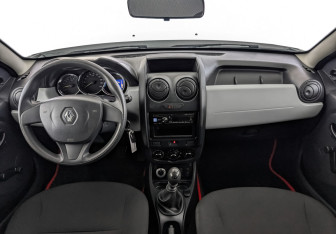 Подержанный автомобиль Renault Duster 2017 года (14 фото)