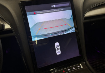 Подержанный автомобиль Hongqi H5 2024 года (12 фото)