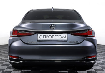 Подержанный автомобиль Lexus ES 2021 года (6 фото)
