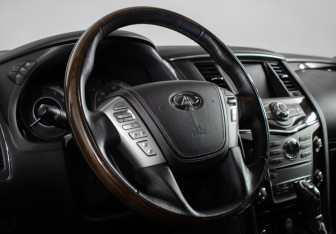 Подержанный автомобиль Infiniti QX80 2018 года (22 фото)