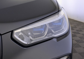 Подержанный автомобиль BMW X5 2021 года (11 фото)