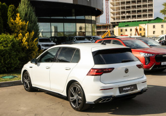Подержанный автомобиль Volkswagen Golf Hatchback 2020 года (5 фото)
