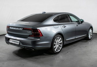 Подержанный автомобиль Volvo S90 2019 года (5 фото)