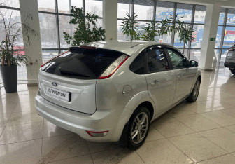Подержанный автомобиль Ford Focus Hatchback 2010 года (5 фото)