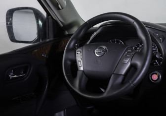 Подержанный автомобиль Nissan Patrol 2011 года (13 фото)