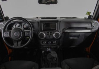 Подержанный автомобиль Jeep Wrangler 2012 года (13 фото)