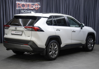 Подержанный автомобиль Toyota RAV4 2019 года (5 фото)