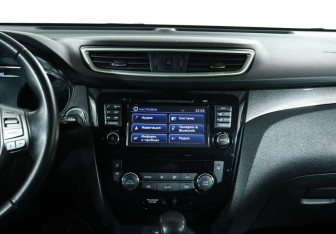 Подержанный автомобиль Nissan X-Trail 2015 года (11 фото)